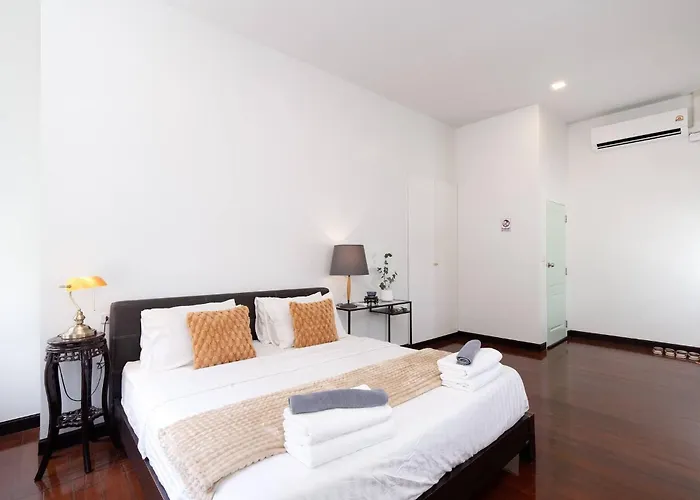 Spacious Heritage House Prime Location Family * Bangkok