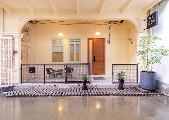 Spacious Heritage House Prime Location Family Bangkok