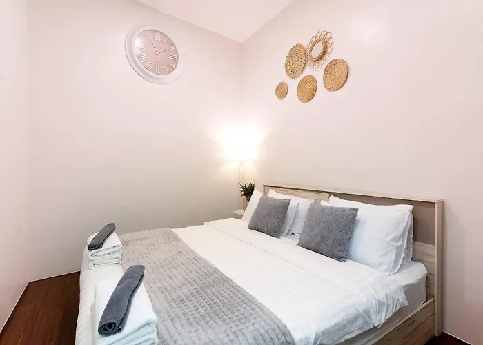 Spacious Heritage House Prime Location Family *