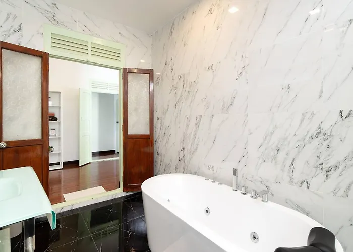 Spacious Heritage House Prime Location Family *